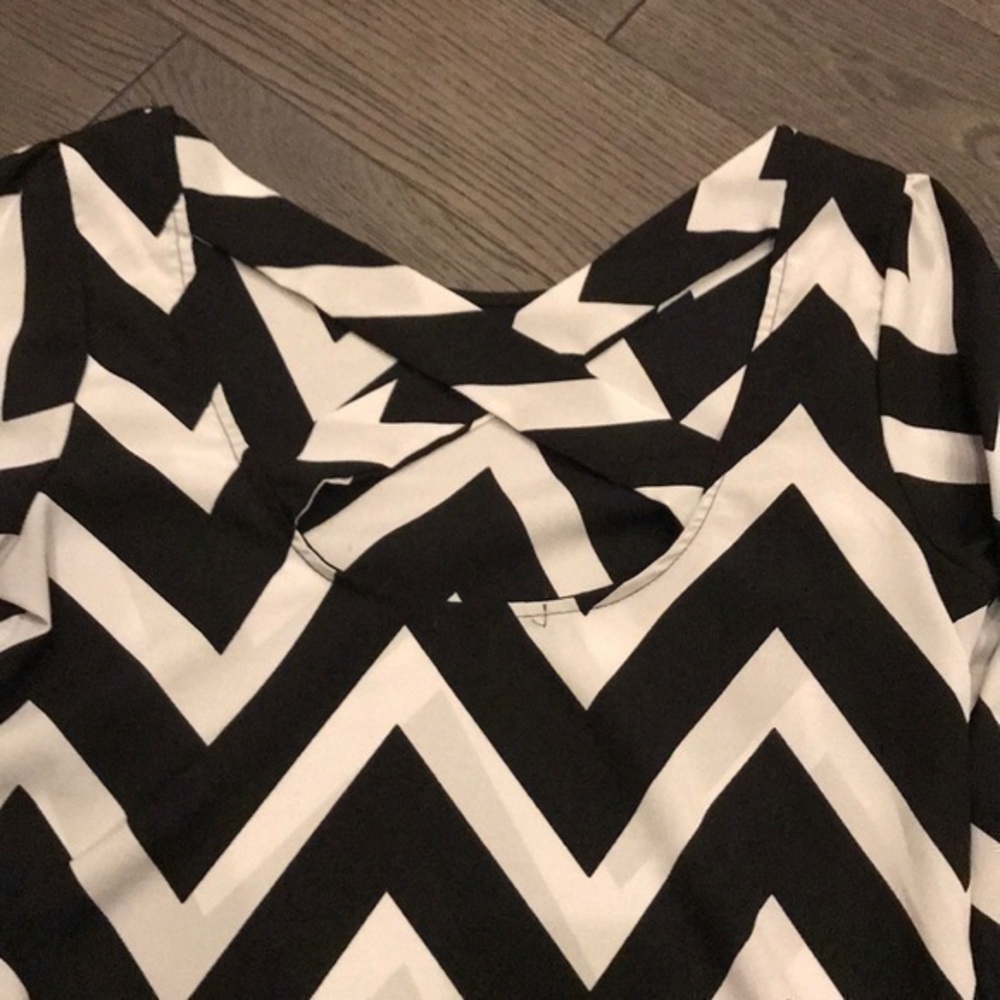 Black & White Chevron Shift Dress - Picture 3 of 4